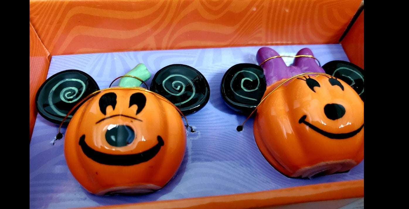 DISNEY Halloween Ceramic Pumpkin Salt & Pepper Shakers - Mickey & Minnie Mouse